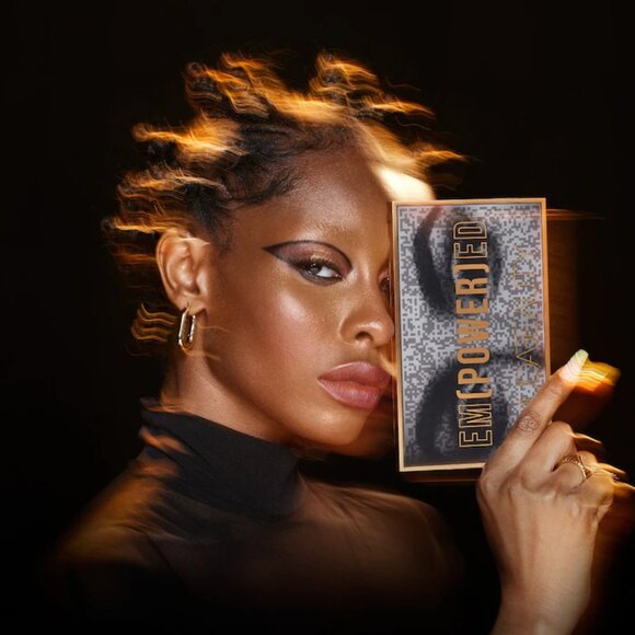 BNIB ✅ HUDA BEAUTY Empowered Eyeshadow Palette EM(POWER)ED ~ Limited Edition - Picture 4 of 16